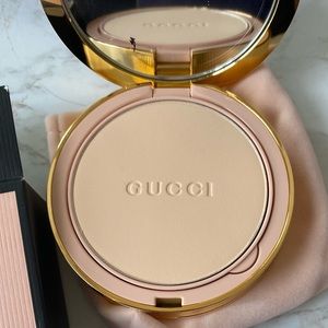Gucci matte setting powder in shade 01